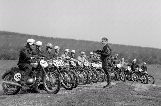 Sport - Motocross - Felkészülő edzés Farkashegyen