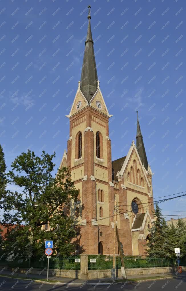 Egyházi épület - Budapest - Református templom Kőbányán