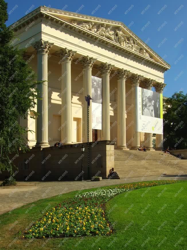 Budapest - Műemlék épület - Nemzeti Múzeum