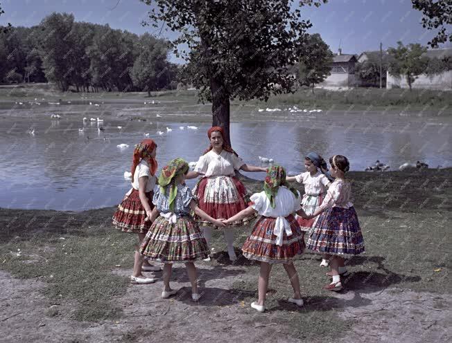 Folklór - Decs község népviselete