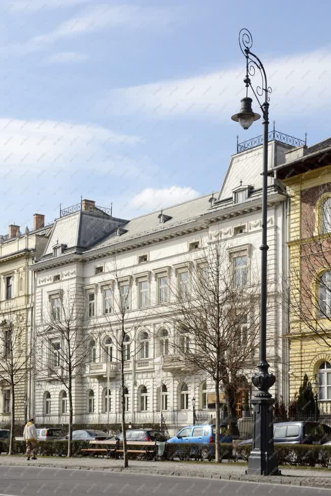 Épület - Budapest - Irodaház az Andrássy út 100-ban