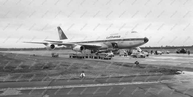 Közlekedés - A Boeing 747-es először jár a Ferihegyi repülőtéren