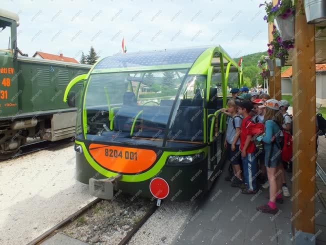 Közlekedés - Kismaros - Napelemes erdei vasút