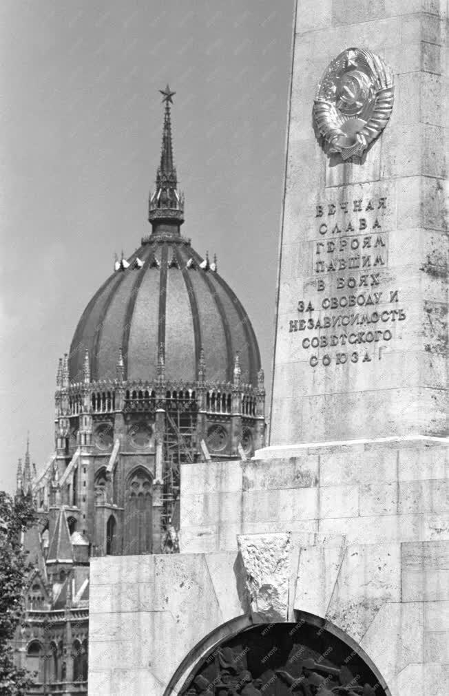 Budapesti képek - Szabadság téri emlékmű