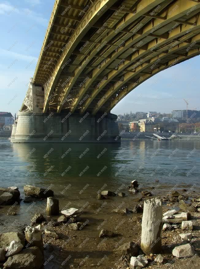 Városkép - Budapest - Alacsony a Duna vízszintje