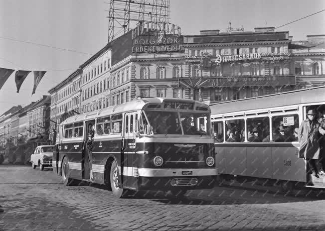 Közlekedés - Új buszok Budapesten