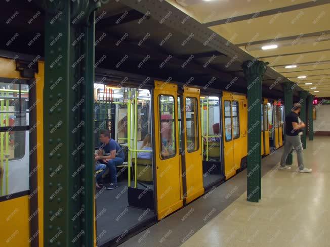 Közlekedés - Budapest - A Budapesti Millenniumi Földalatti Vasút