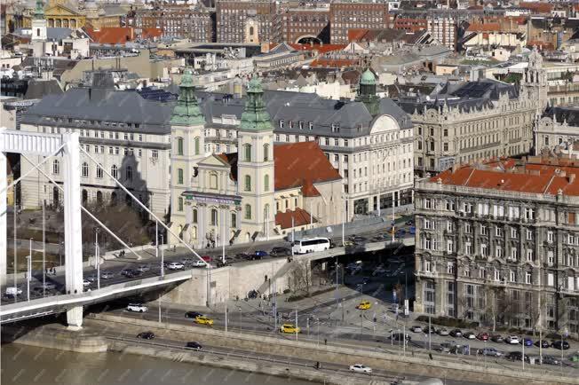 Városkép - Budapest - A Március 15. tér épületei