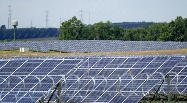 Energetika - Paks - Magyarország legnagyobb naperőműve