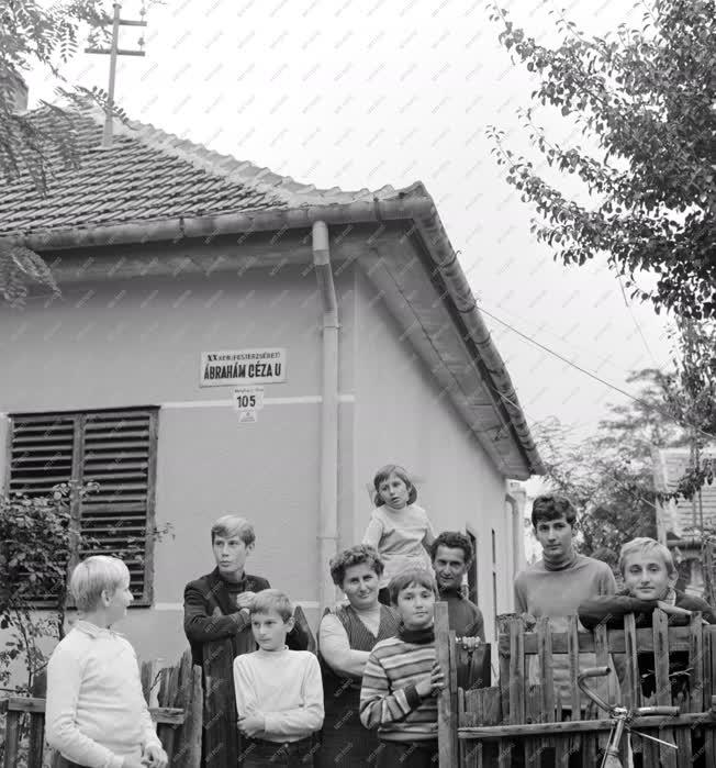 Belpolitika - Hétgyermekes család régi otthonában