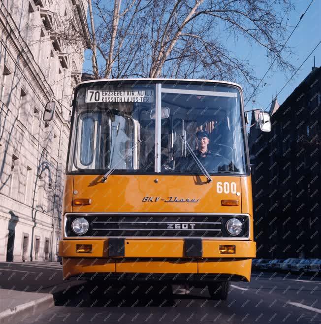 Tömegközlekedés - Ikarus trolibusz