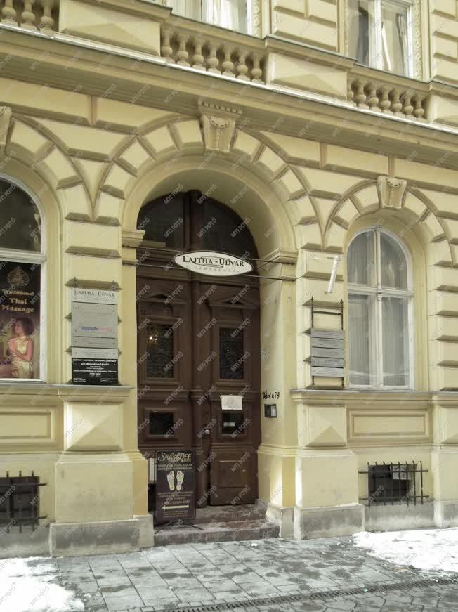 Épület - Budapest - A Váci utca 79. sz. ház bejárata