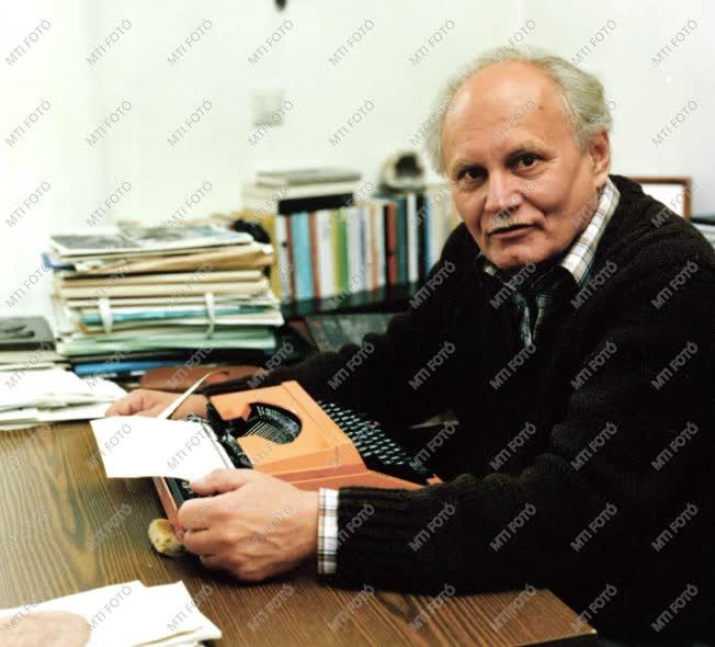 Göncz Árpád dr. író, politikus