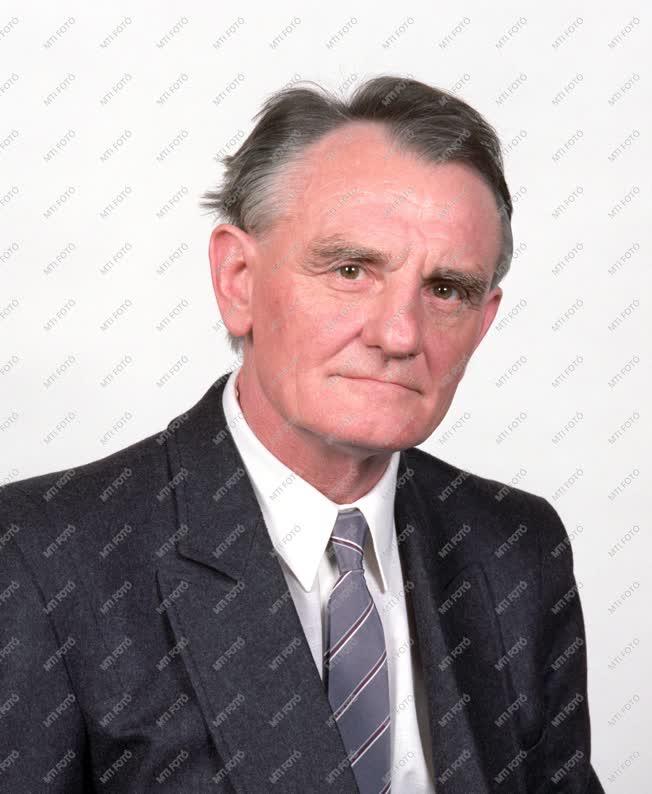 1990-es Széchenyi-díjasok - Dr. Ötvös László
