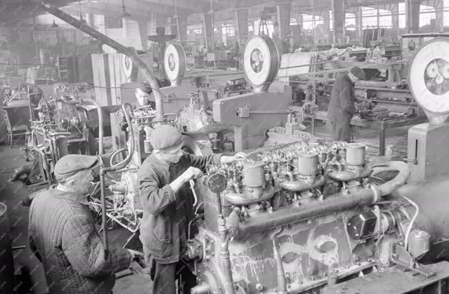 Ipar - A Wilhelm Pieck Vagon- és Gépgyárban 