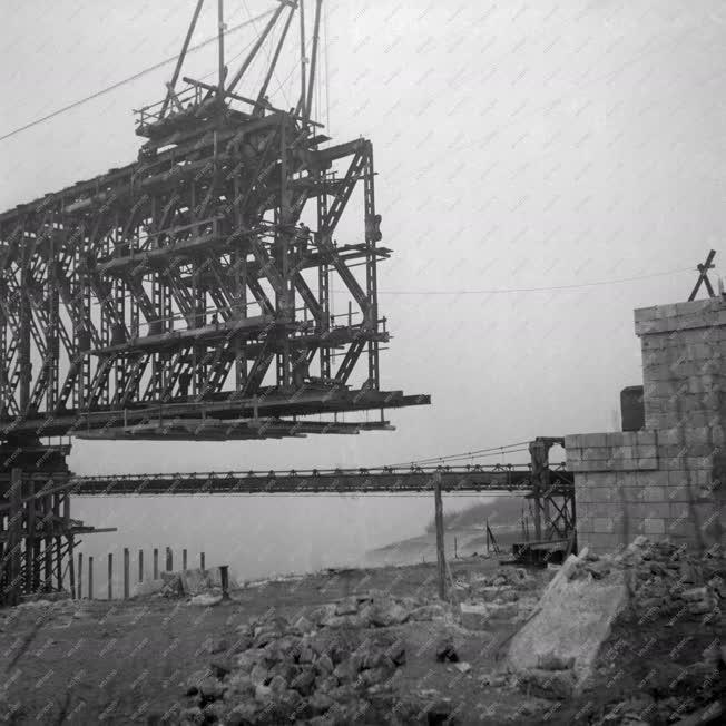 Ipar - Építőipar - Az újpesti vasúti híd építése