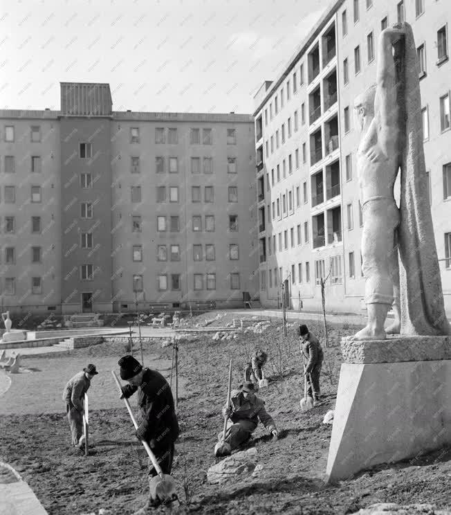 Városkép - Parkosítják a lágymányosi úti lakótelep környékét