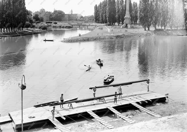 Sport - A Győri Vasas sportolói a Dunán