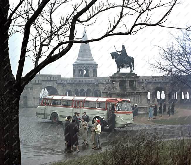 Jármű - Az új típusú Ikarus autóbusz próbaútja Budapesten