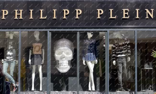 Kereskedelem - Budapest - Fashion Street - Philipp Plein