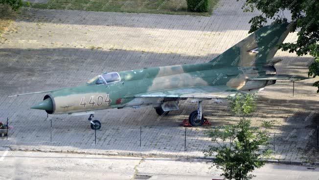 Haditechnika - Budapest - Mig-21-es vadászrepülőgép