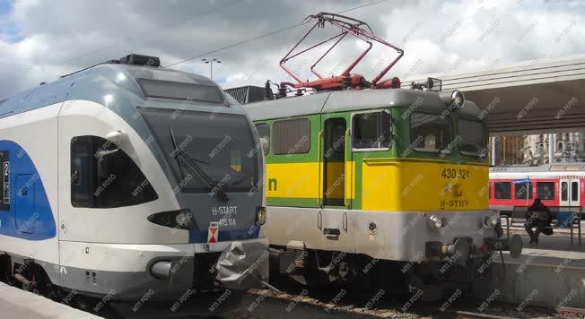 Közlekedés - Budapest - Vonatok a Déli pályaudvaron