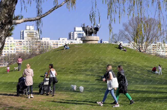 Városkép - Szabadidő - Budapest - Tavasz a Bikás parkban