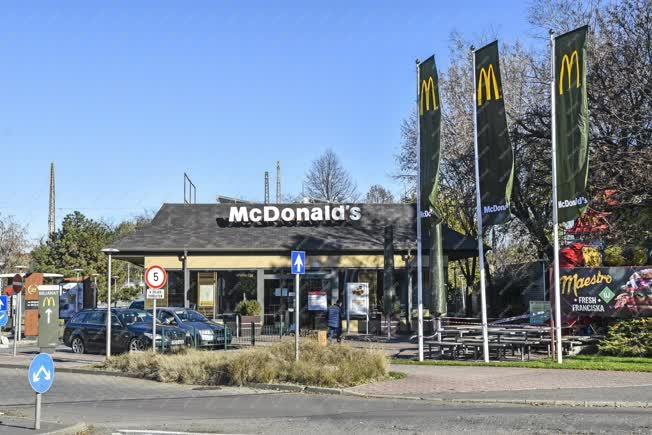 Vendéglátás - Budapest - McDonald's gyorsétterem