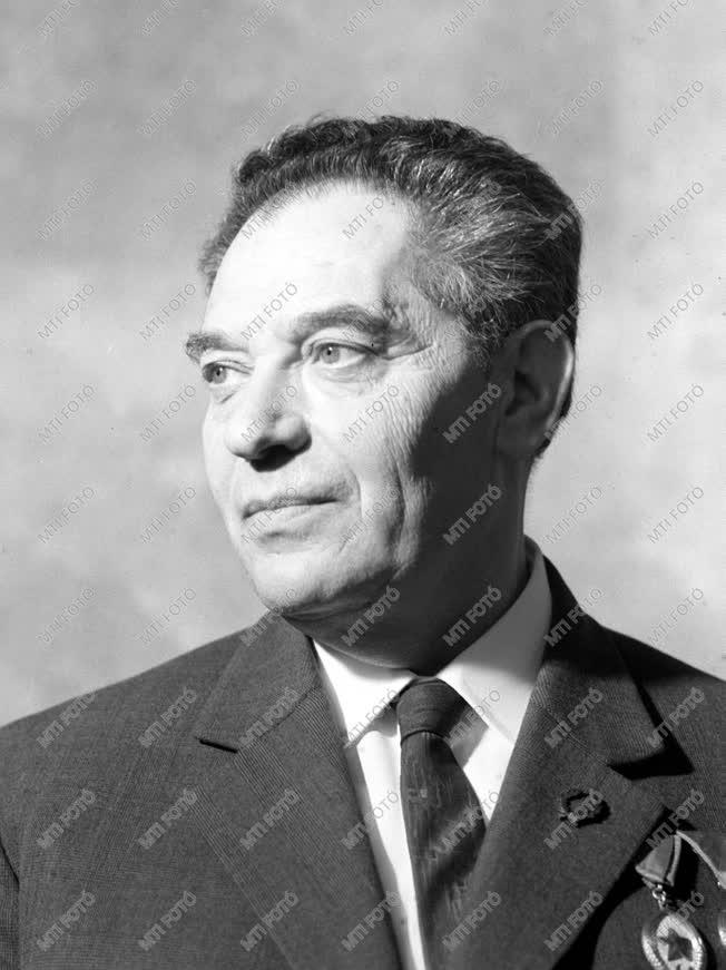 Kádár György festőművész