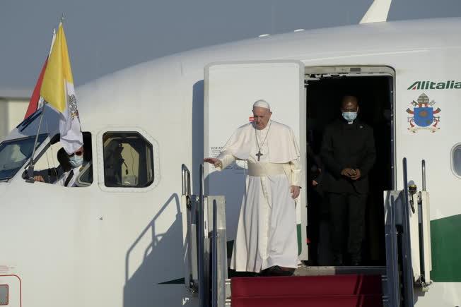NEK - Budapestre érkezett Ferenc pápa