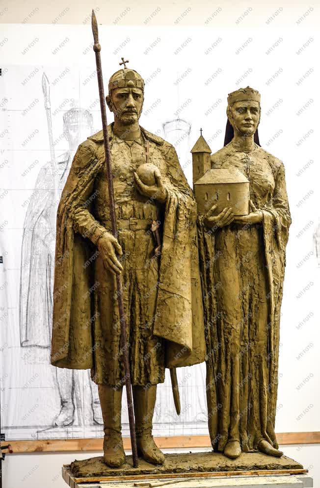 Művészet - Püspökladány - Szent István és Boldog Gizella szobra készül