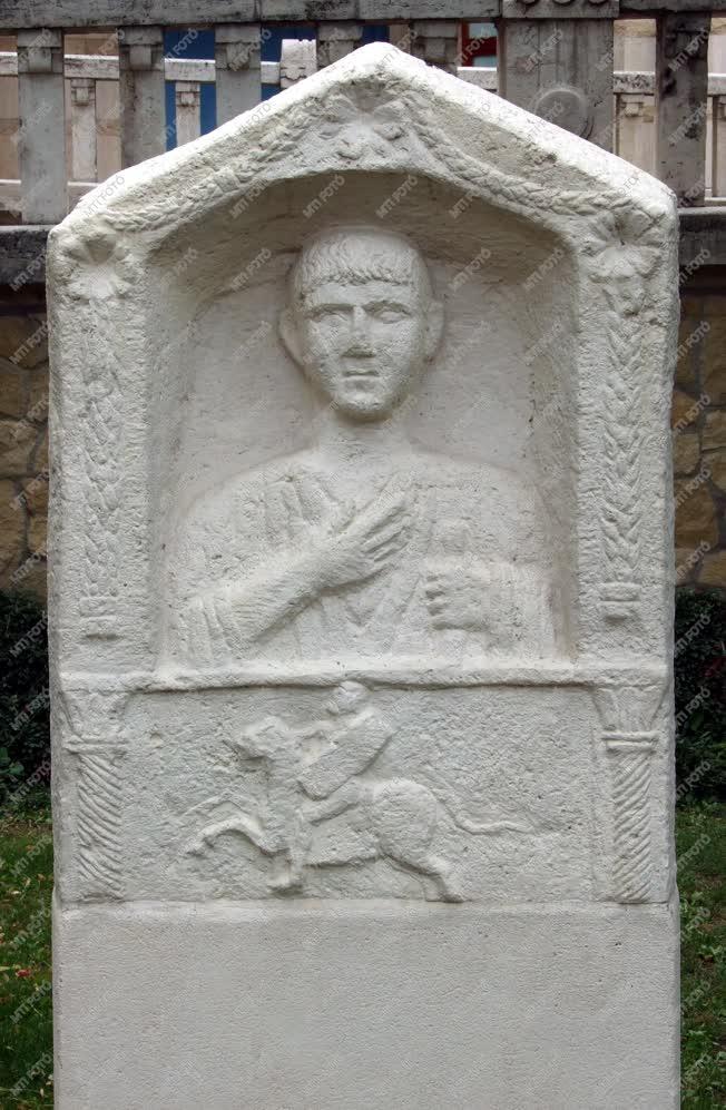 Kultúra - Műalkotás - Római síremlék