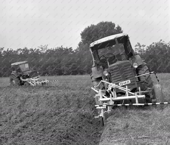 Mezőgazdaság - Technika - Traktorvezérlő automata