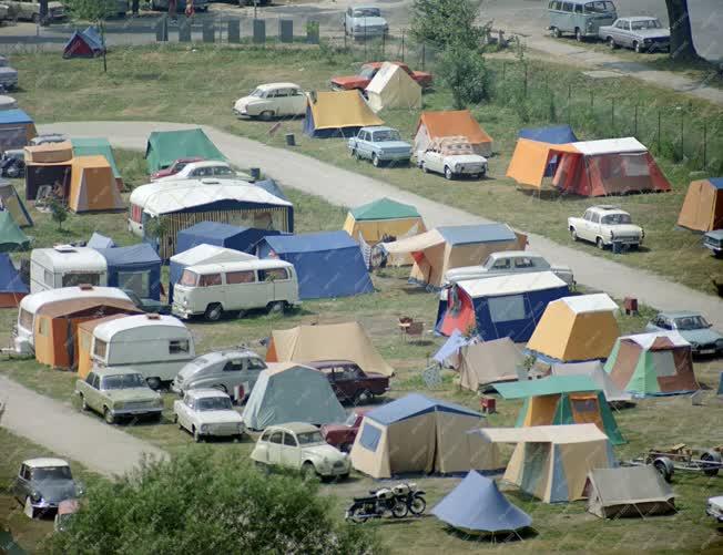 Idegenforgalom - A balatonfüredi kemping