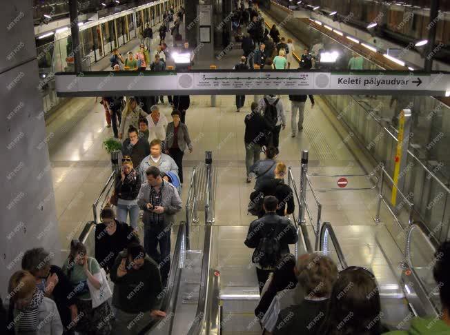Közlekedés  - Budapest - A 4-es metró Fővám téri állomása