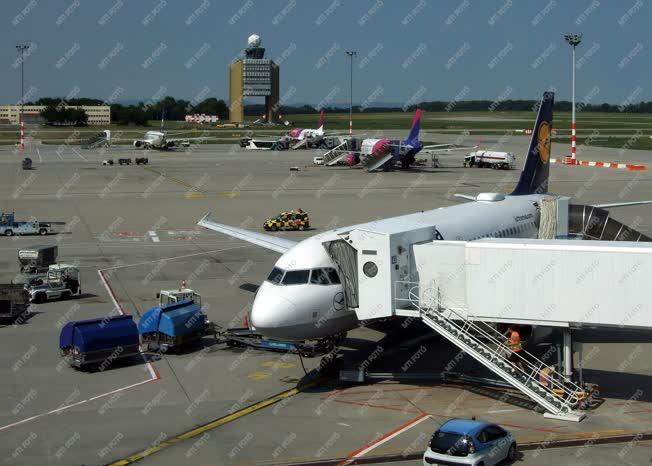 Légi közlekedés - Budapest - A ferihegyi repülőtér