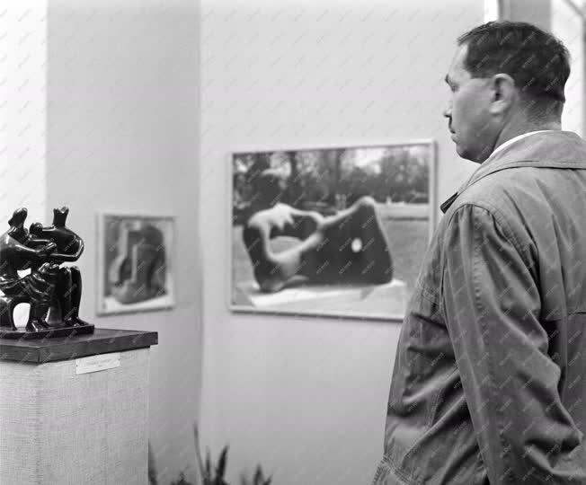 Kultúra - Szobrászat - Henry Moore kiállítása az Ernst Múzeumban