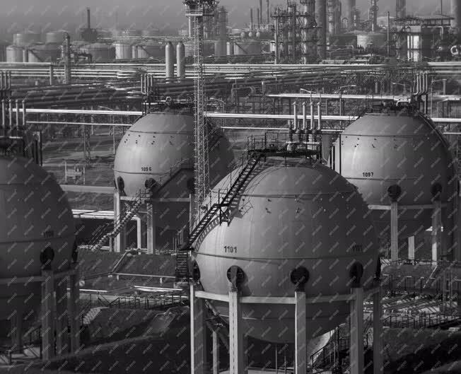 Ipar - Termékszerkezet-bővítés a Dunai Kőolajipari Vállalatnál