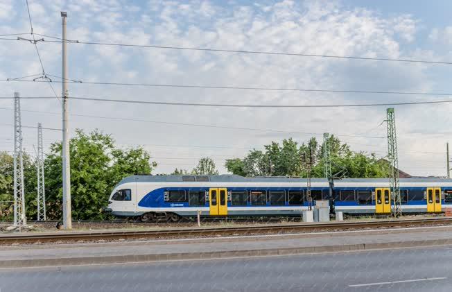 Közlekedés - Budapest - Elővárosi motorvonat