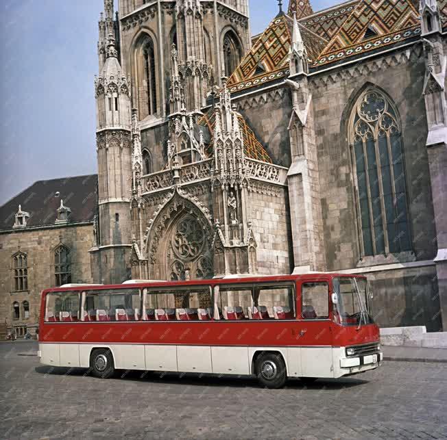 Reklám - Járműipar - Ikarus 250 típusú autóbusz