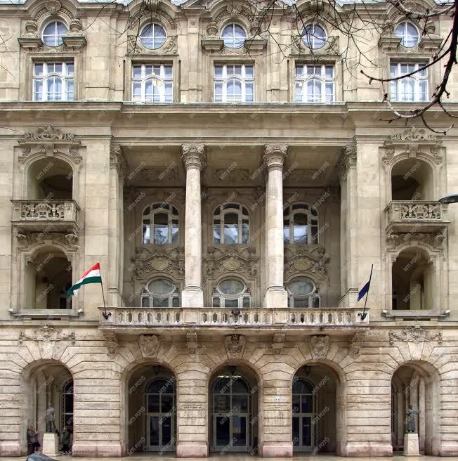 Felsőoktatás - Budapest - Az ELTE ÁJK épülete