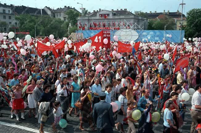 Belpolitika - A munka ünnepe - Május elsejei felvonulás