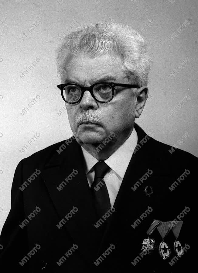 Mócsy János Kossuth- és állami díjas akadémikus