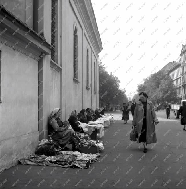 Tájak, városok - Üzleti élet a budapesti utcákon