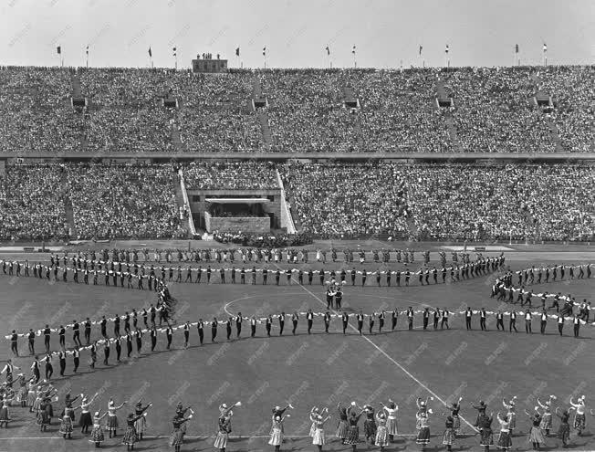 Avatás - A Népstadion avatása