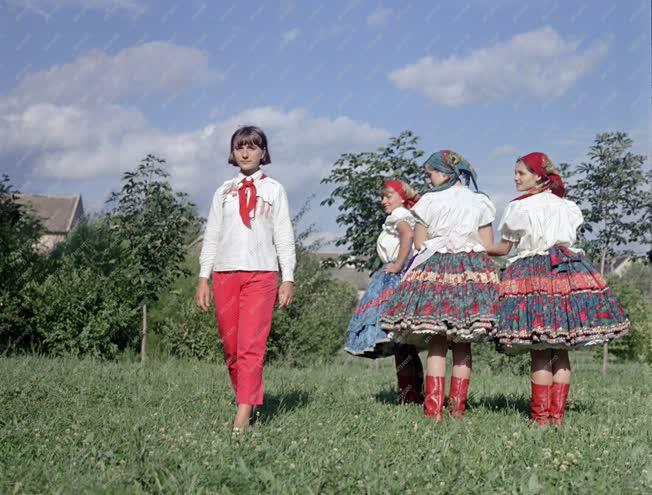 Kultúra - Folklór - Sárpilisi népi együttes