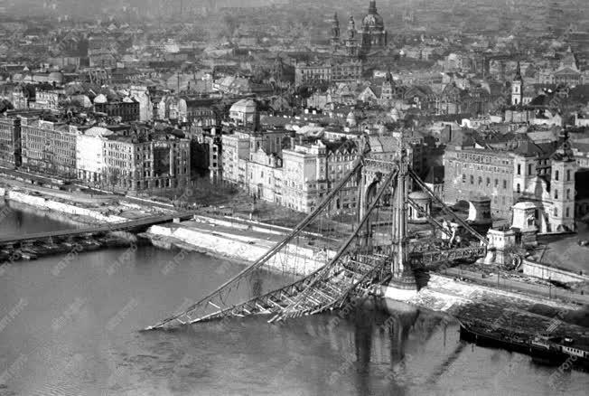 Történelem - Romos Budapest - Erzsébet híd