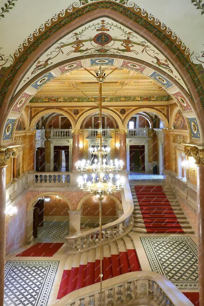 Műemlék - Budapest - Magyar Állami Operaház felújított épülete