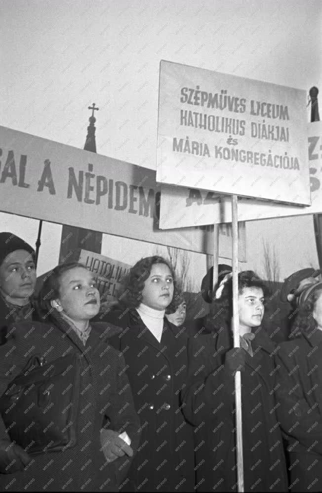 Belpolitika - Mindszenty-ellenes tüntetés