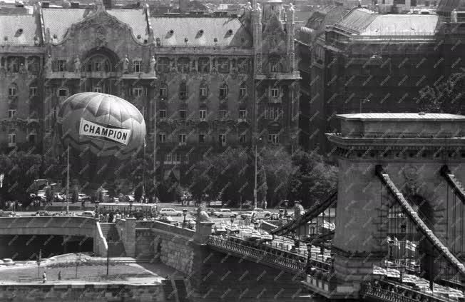 Reklám - Hőlégballon a Roosevelt téren